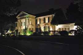 Vackra Graceland by night.